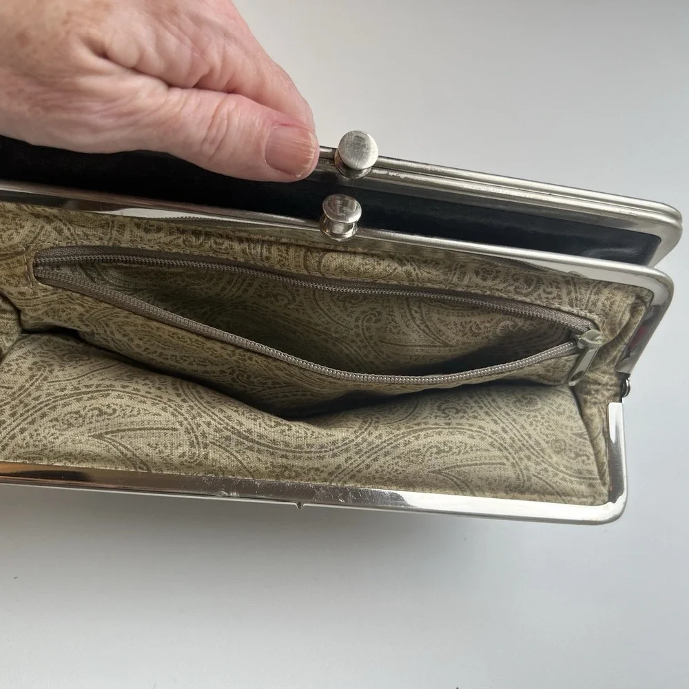 Hobo International Lauren Leather Clutch/Wallet Black Bifold Magnetic 9